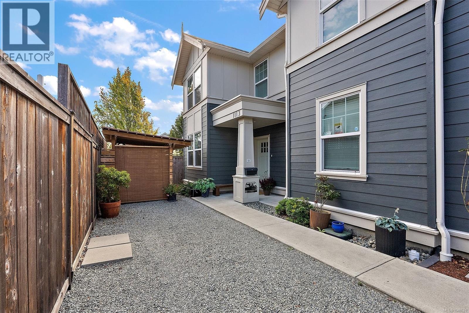 1113 Lyall St Property Photo 1