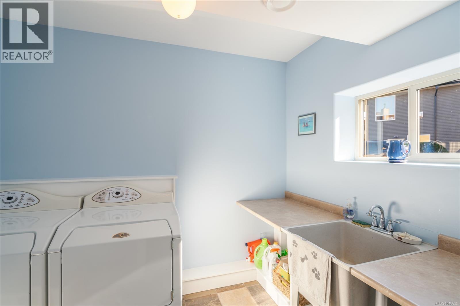 526 Douglas Pl Property Photo 39