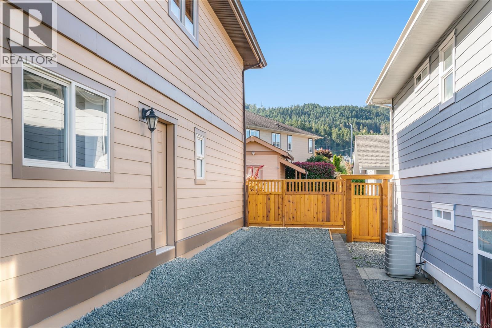 526 Douglas Pl Property Photo 63