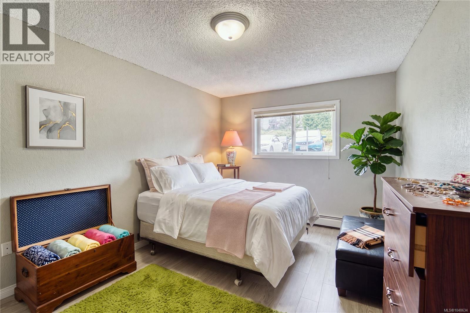 110 218 Bayview Ave Property Photo 3