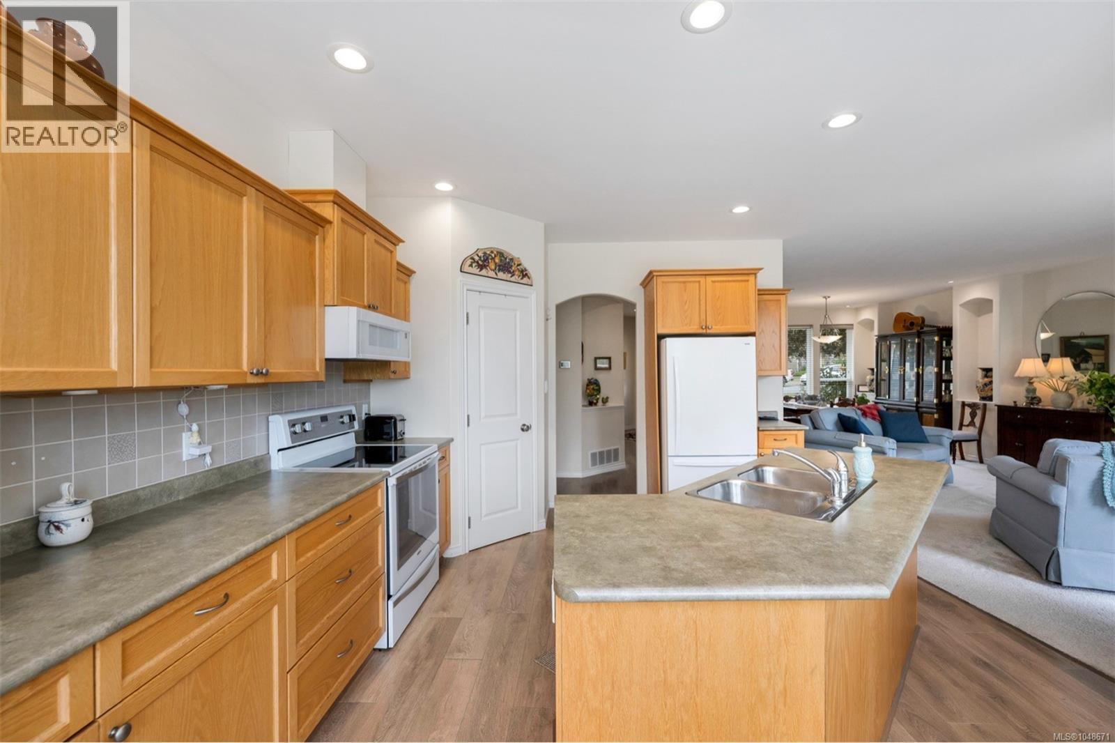 6 912 Brulette Pl Property Photo 4