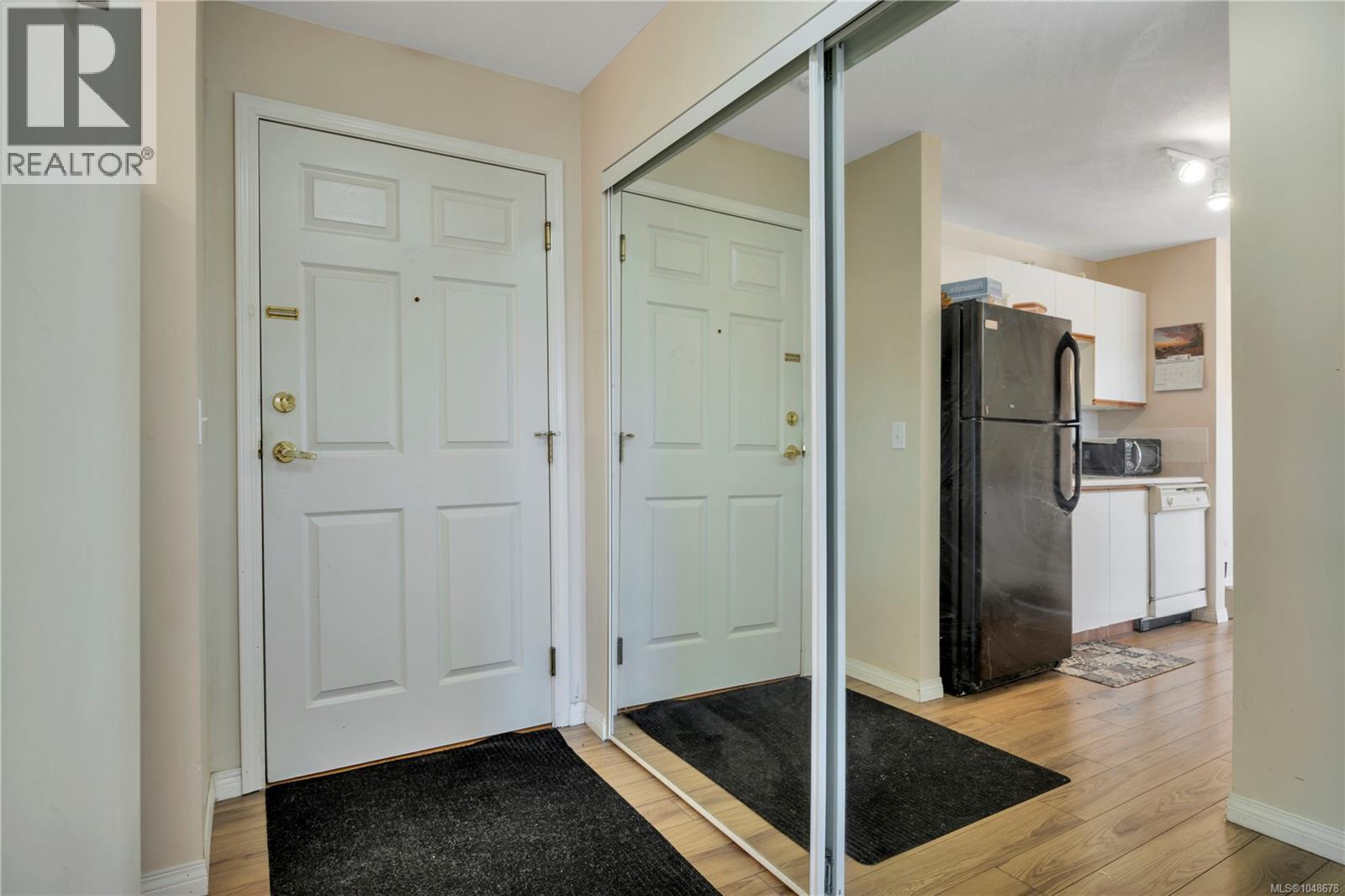 302 1631 Dufferin Cres Property Photo 3