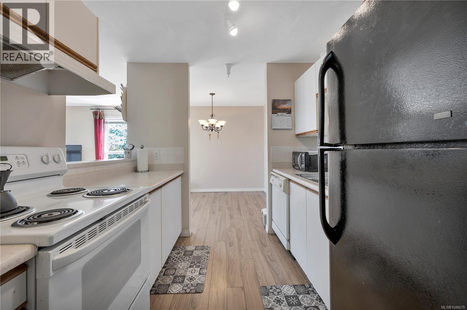 302 1631 Dufferin Cres Property Photo 4