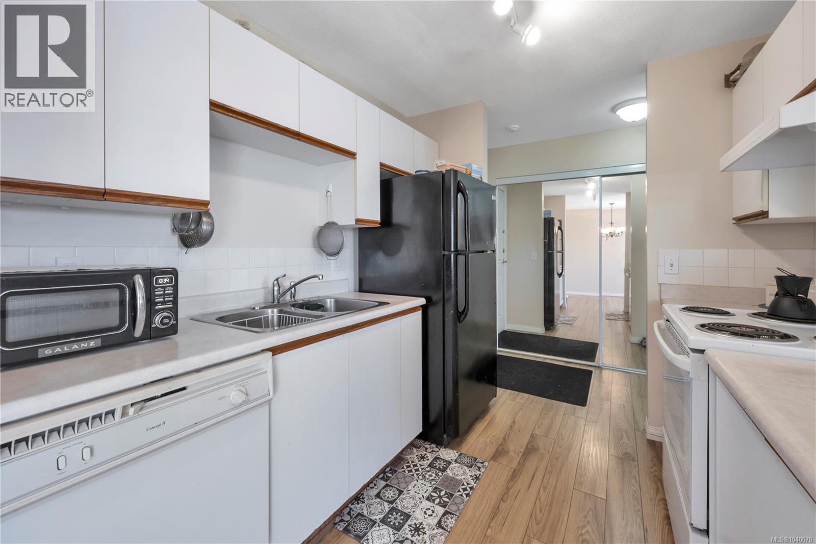 302 1631 Dufferin Cres Property Photo 5
