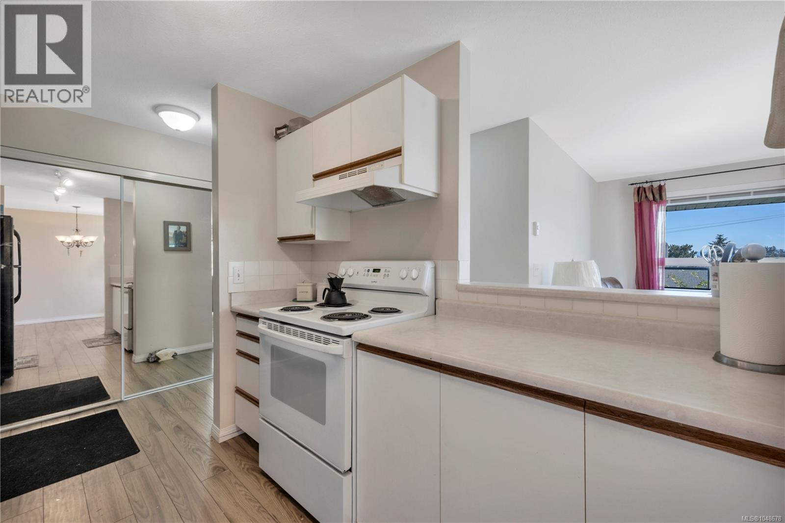 302 1631 Dufferin Cres Property Photo 6