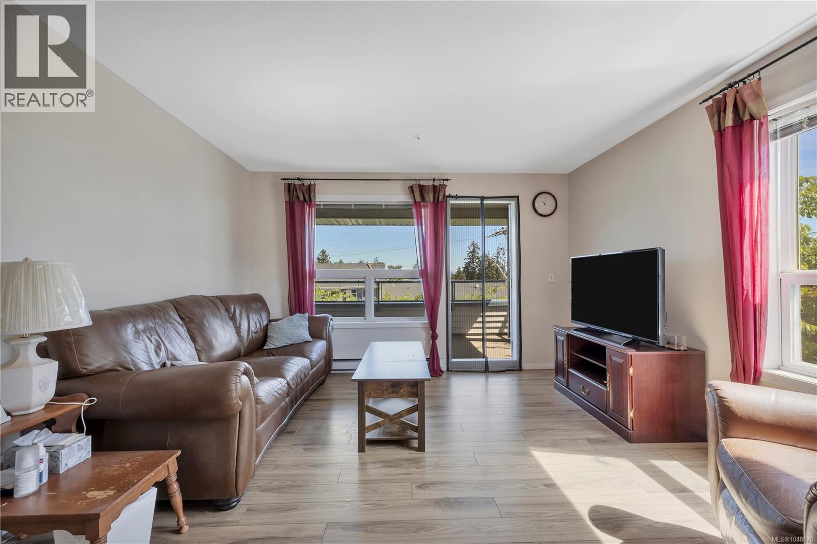 302 1631 Dufferin Cres Property Photo 9