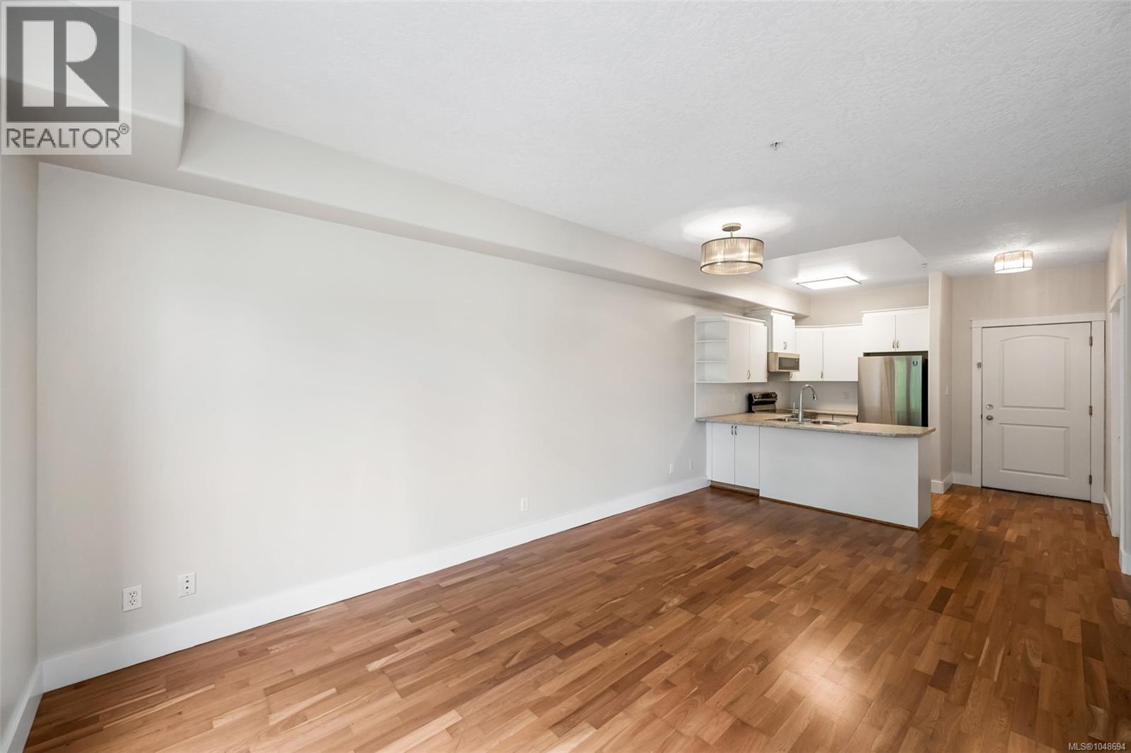 207 3915 Carey Rd Property Photo 13