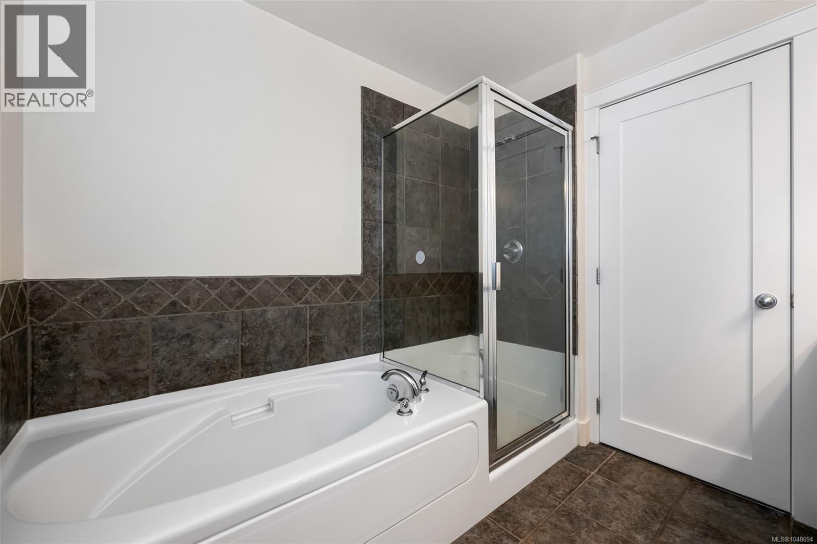 207 3915 Carey Rd Property Photo 25
