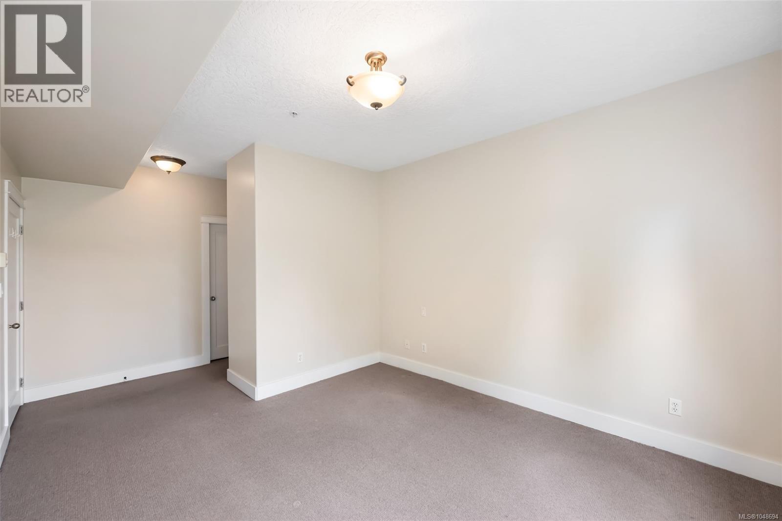 207 3915 Carey Rd Property Photo 27