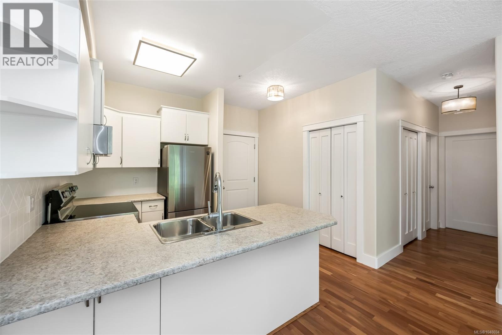 207 3915 Carey Rd Property Photo 29