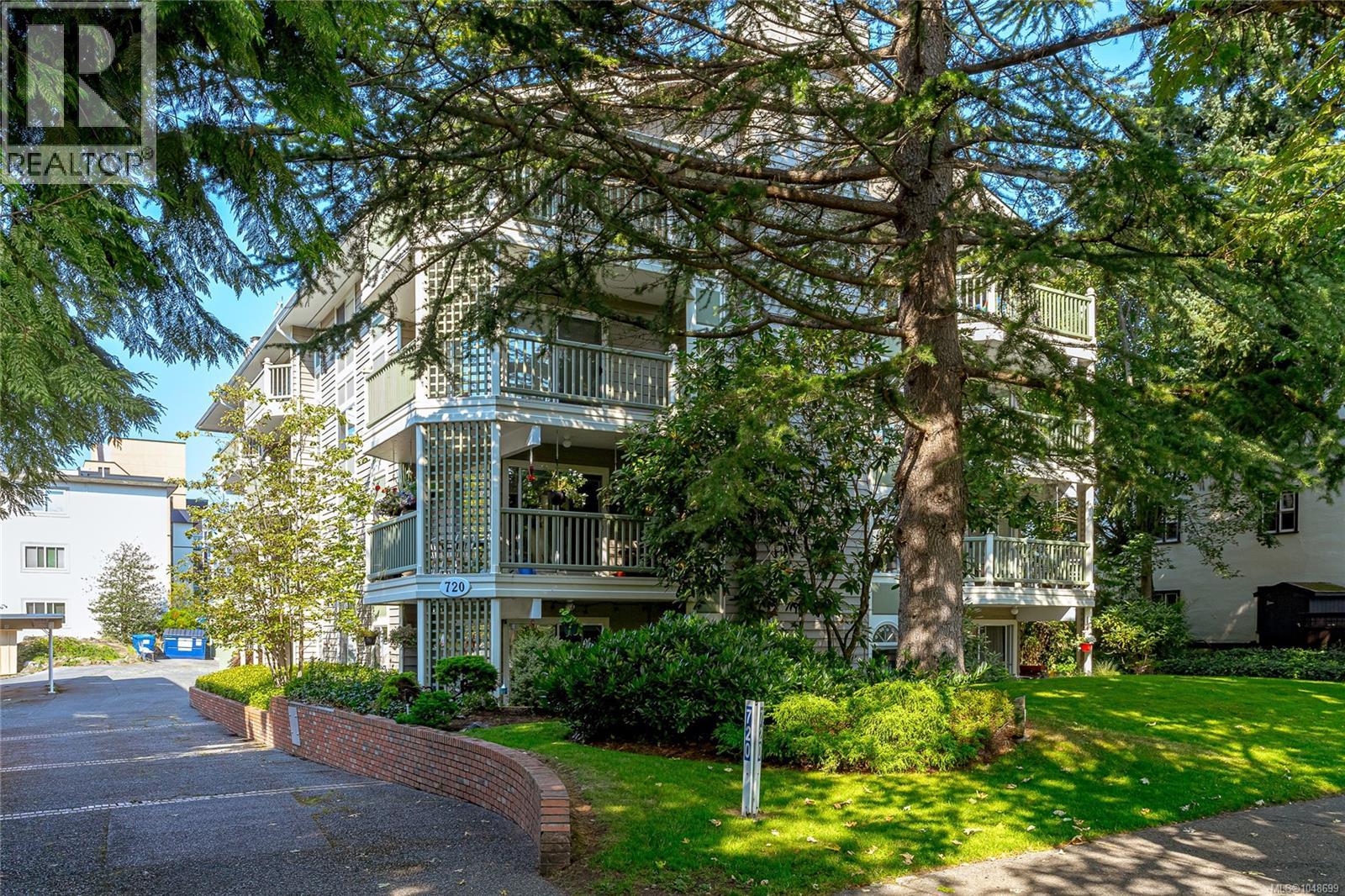 303 720 Vancouver St Property Photo 2
