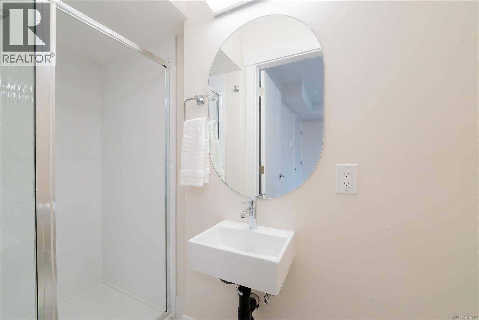 109 1615 Northfield Rd Property Photo 3