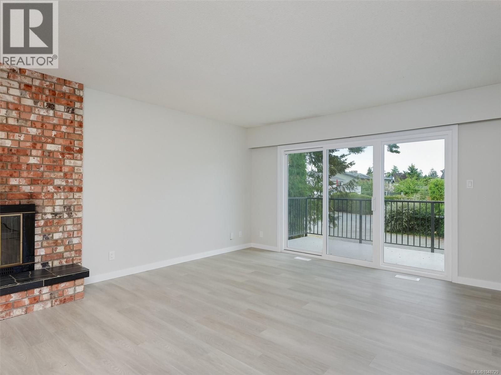 4468 Fairmont Pl Property Photo 5