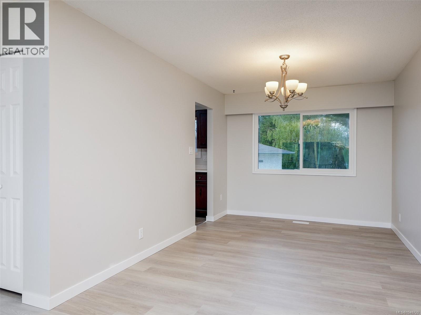 4468 Fairmont Pl Property Photo 8