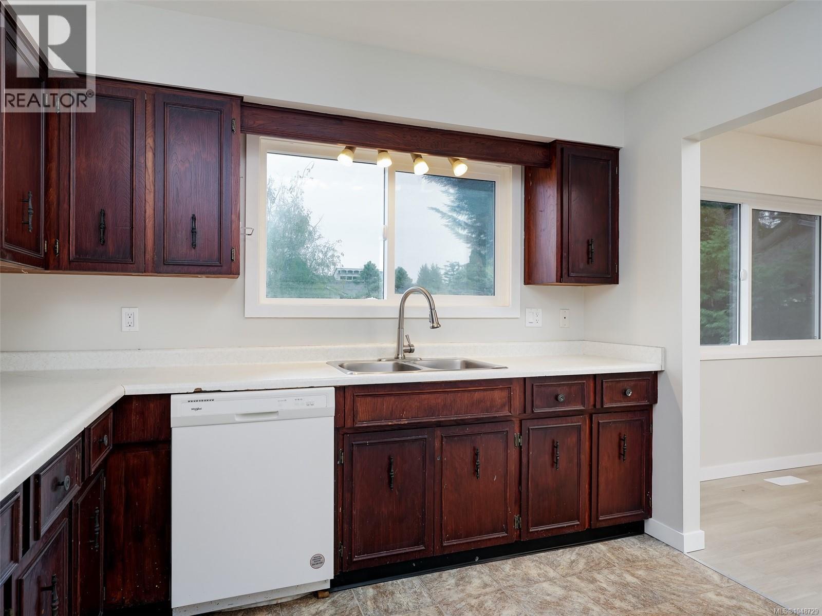 4468 Fairmont Pl Property Photo 9