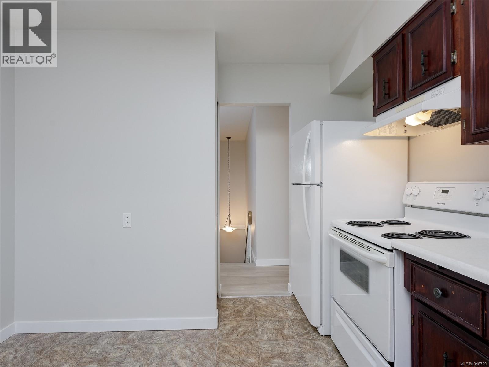 4468 Fairmont Pl Property Photo 12