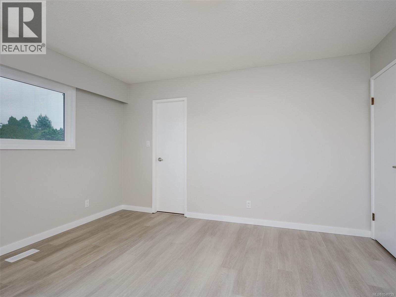 4468 Fairmont Pl Property Photo 15