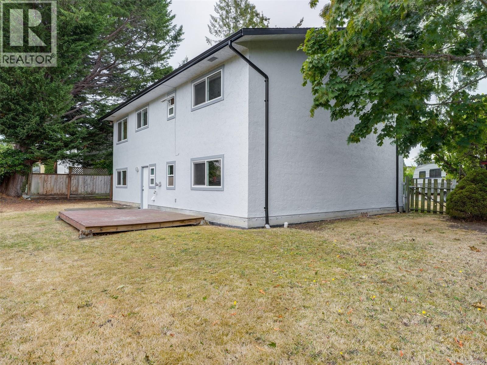 4468 Fairmont Pl Property Photo 34