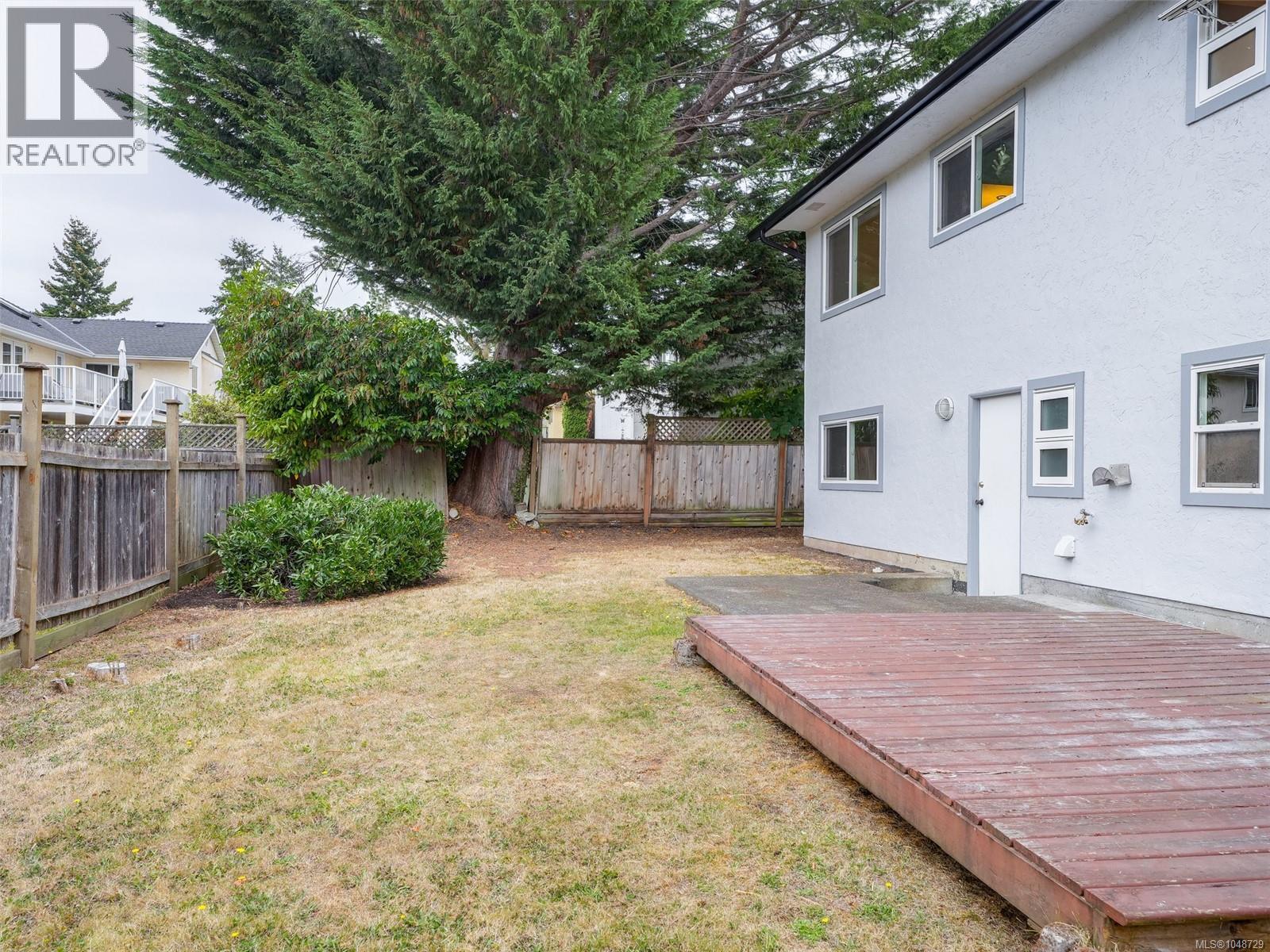 4468 Fairmont Pl Property Photo 35