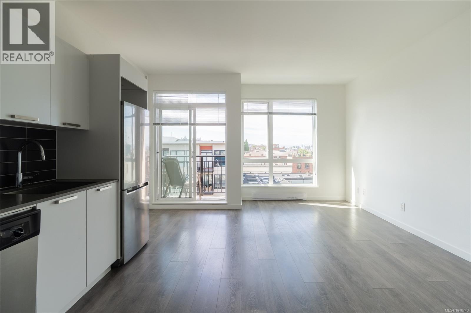 510 517 Fisgard St Property Photo 3