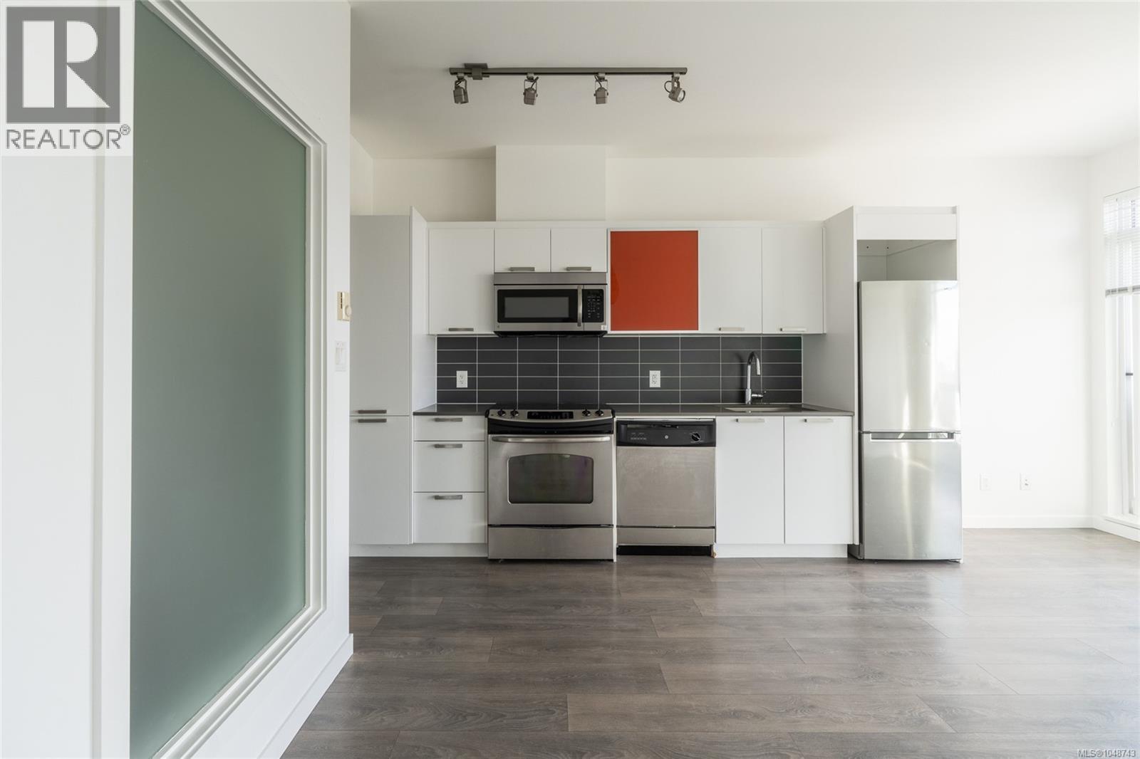 510 517 Fisgard St Property Photo 4