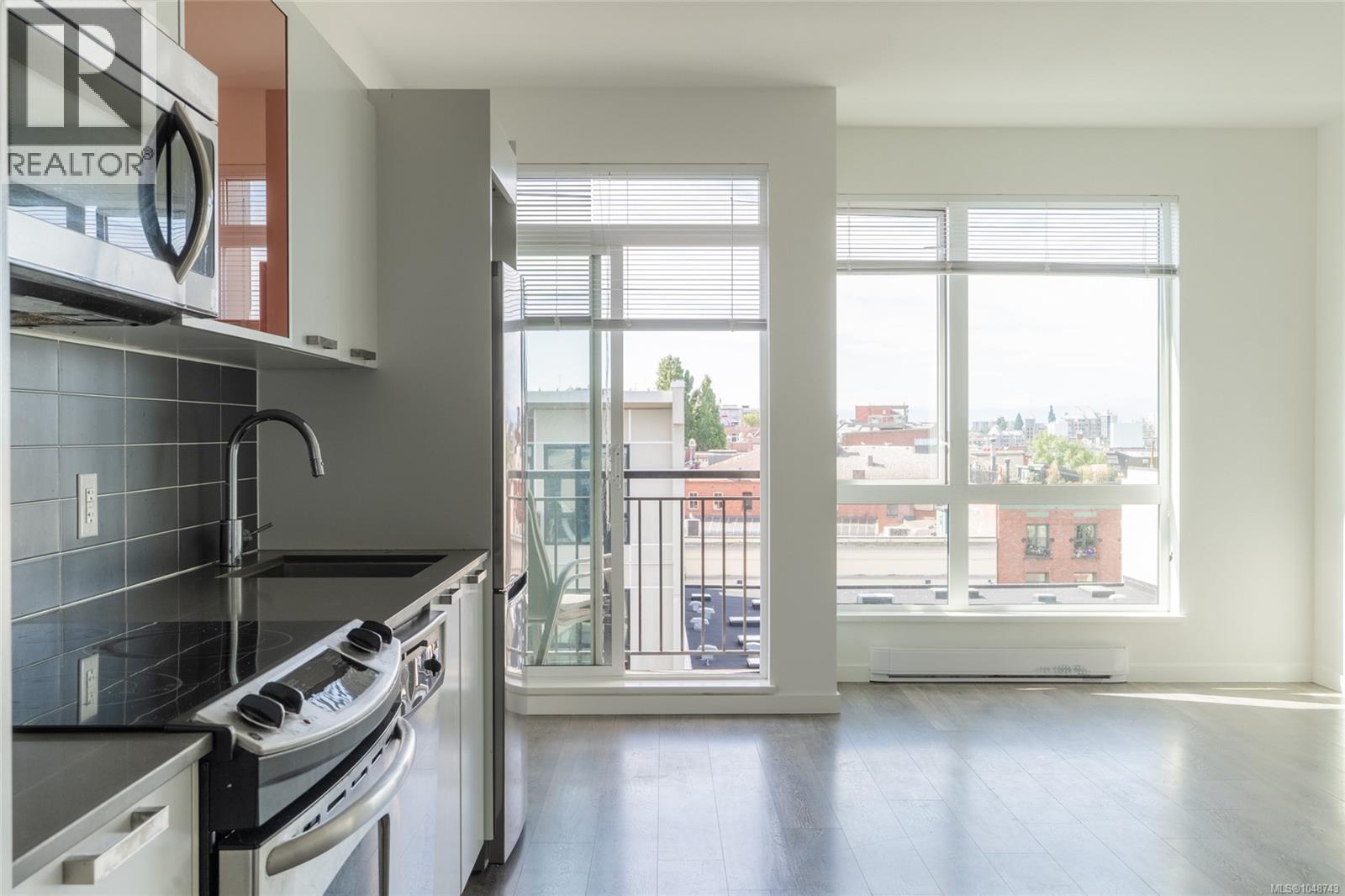 510 517 Fisgard St Property Photo 5