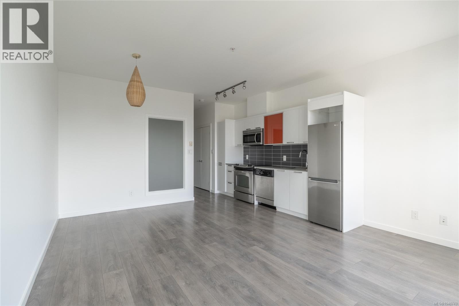 510 517 Fisgard St Property Photo 7