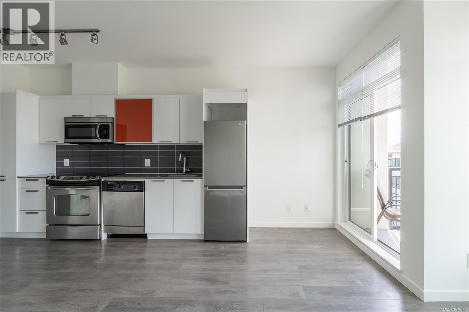 510 517 Fisgard St Property Photo 8