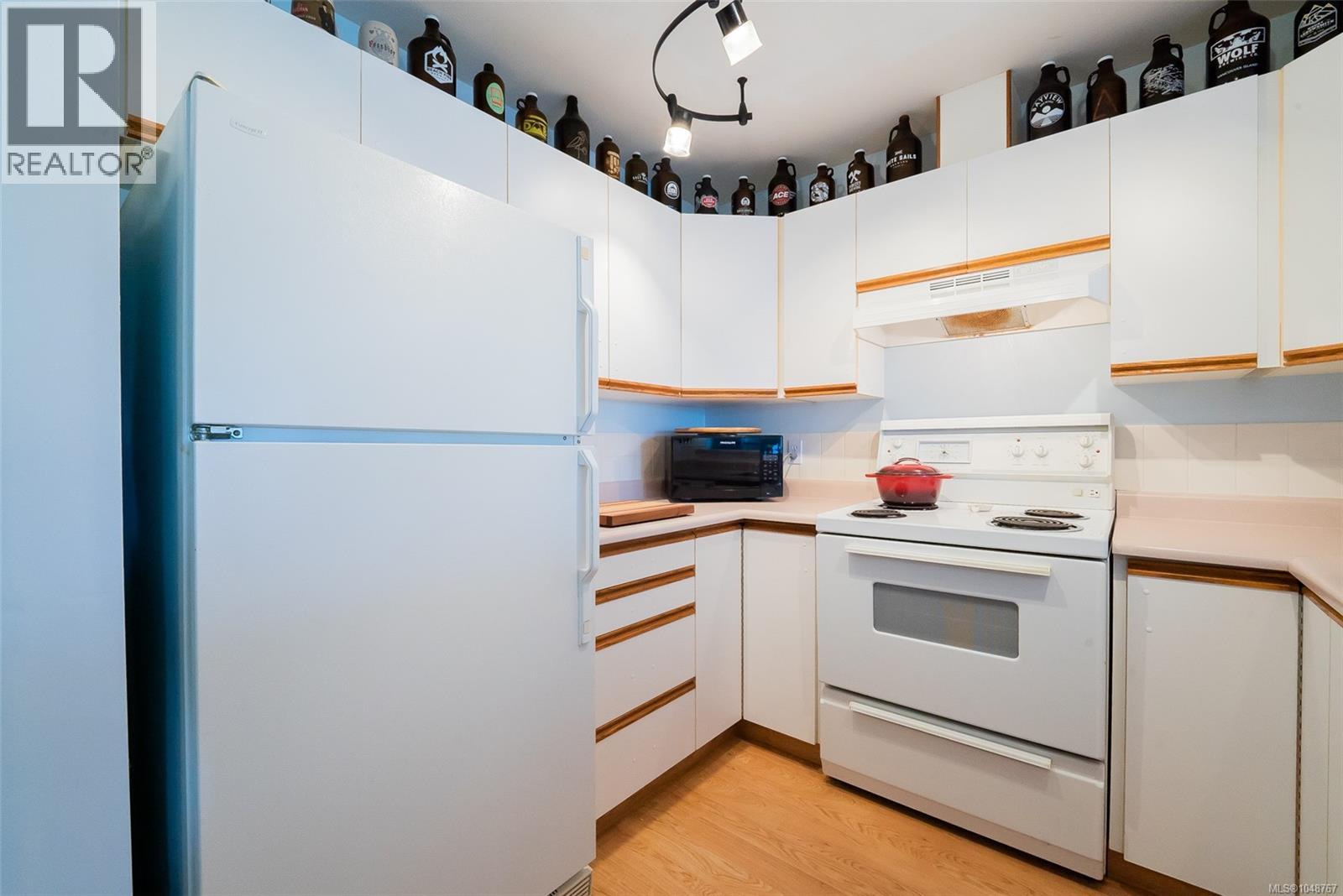 405 1631 Dufferin Cres Property Photo 4