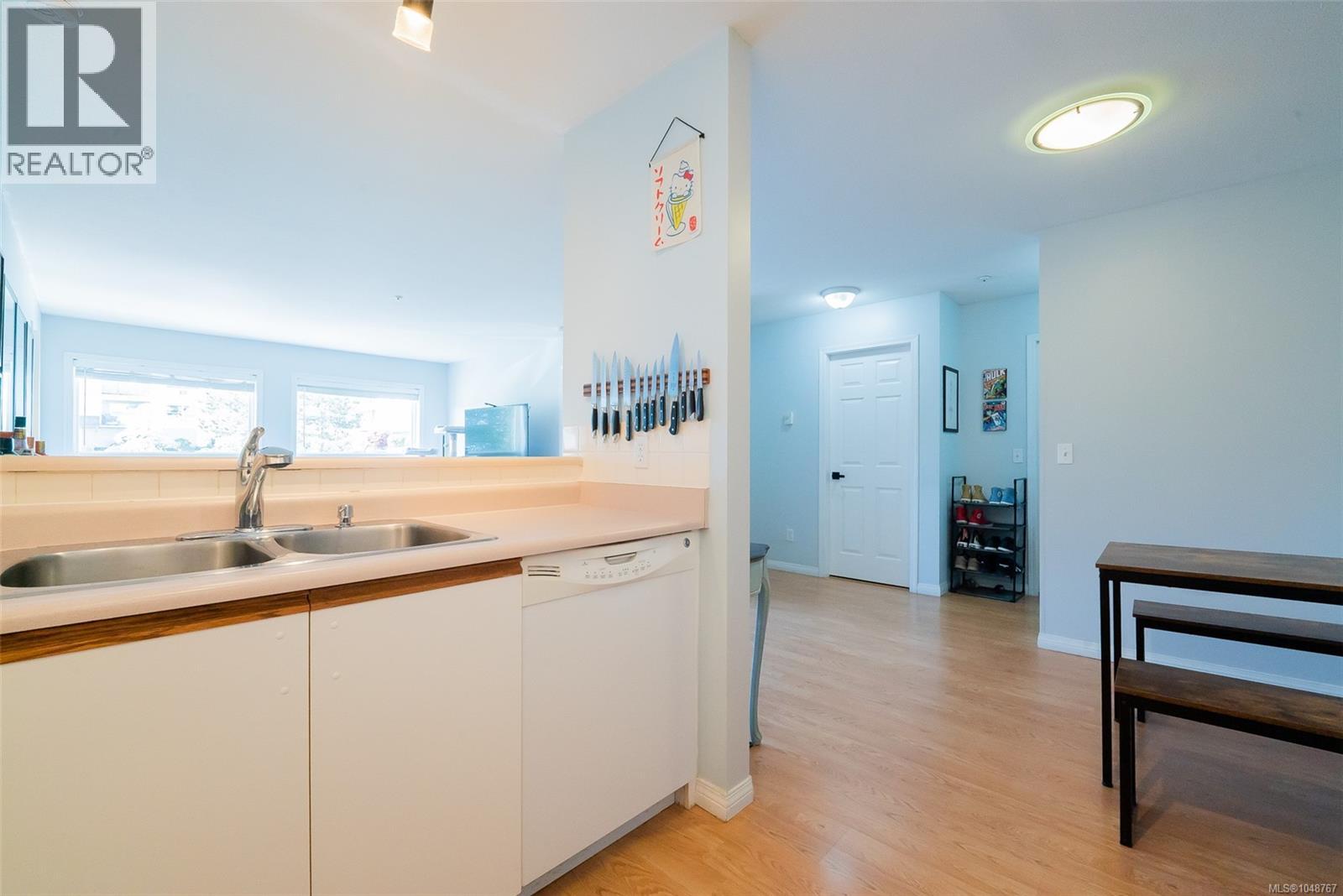 405 1631 Dufferin Cres Property Photo 6