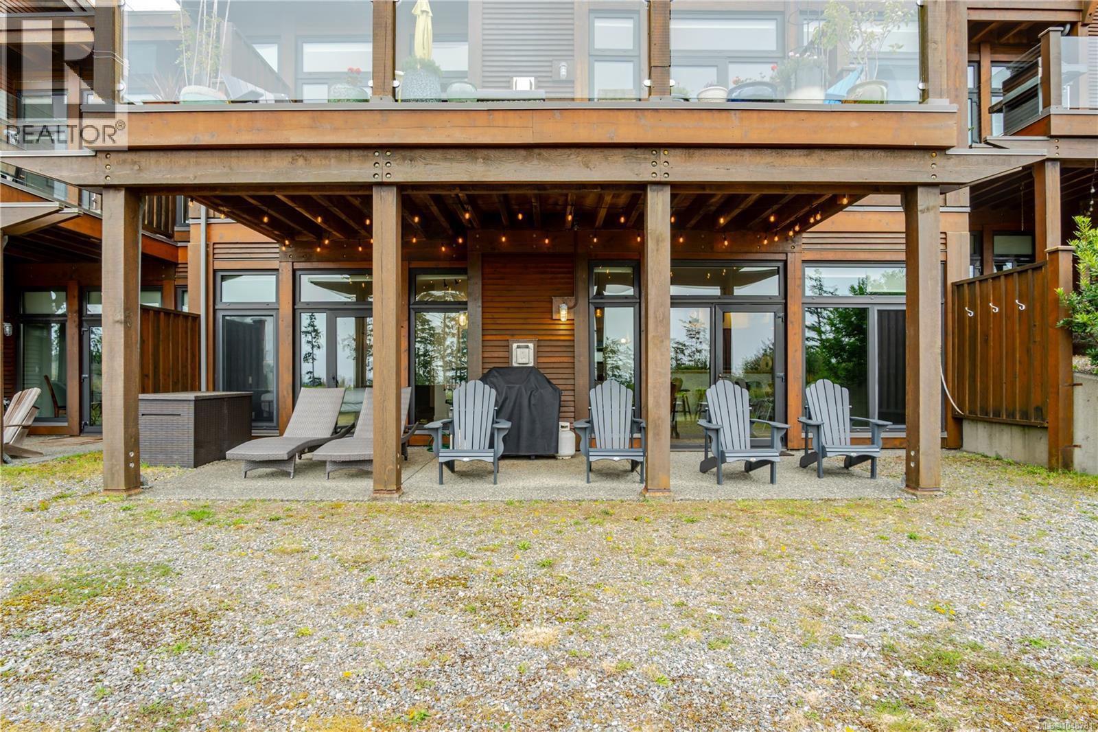 106 545 Marine Dr Property Photo 2