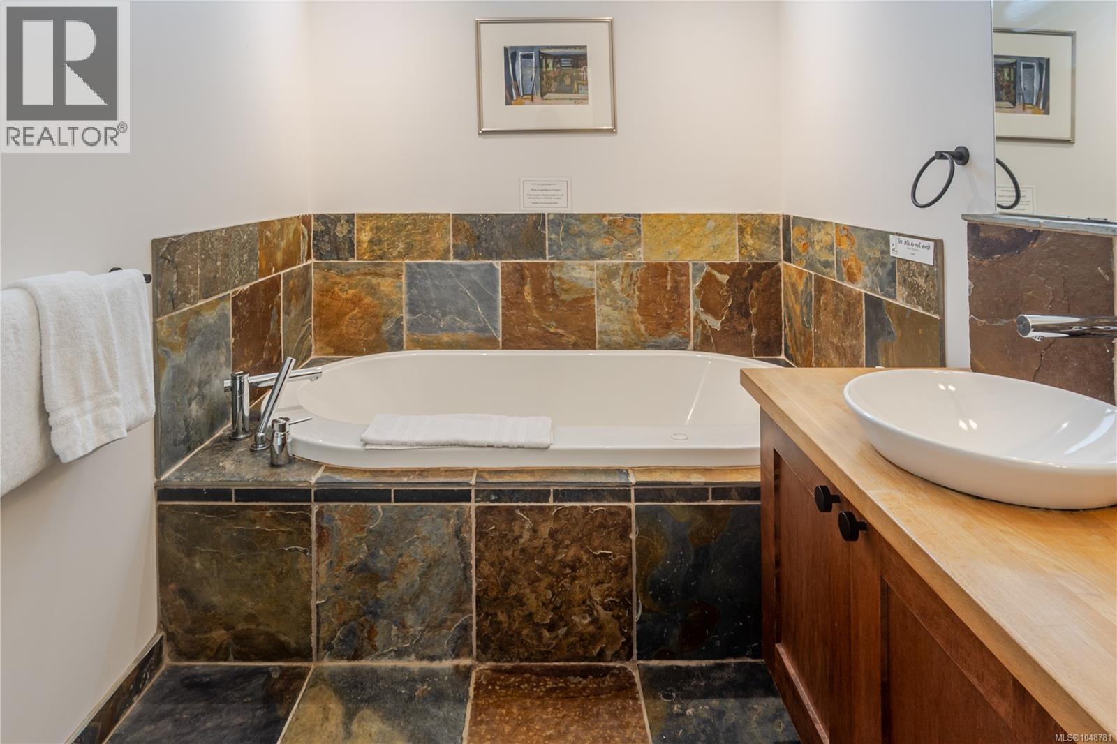 106 545 Marine Dr Property Photo 14