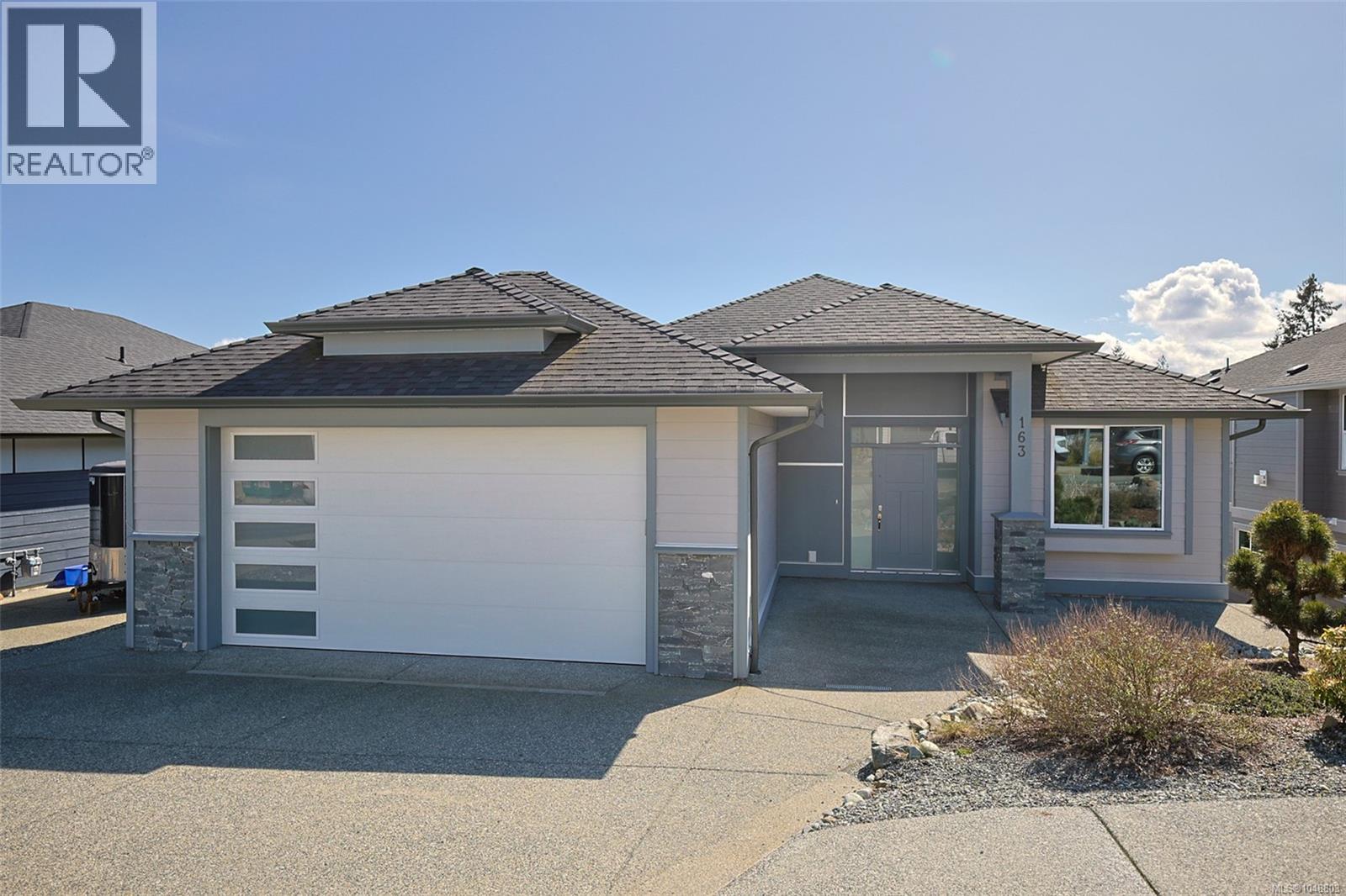 163 Golden Oaks Cres Property Photo 1