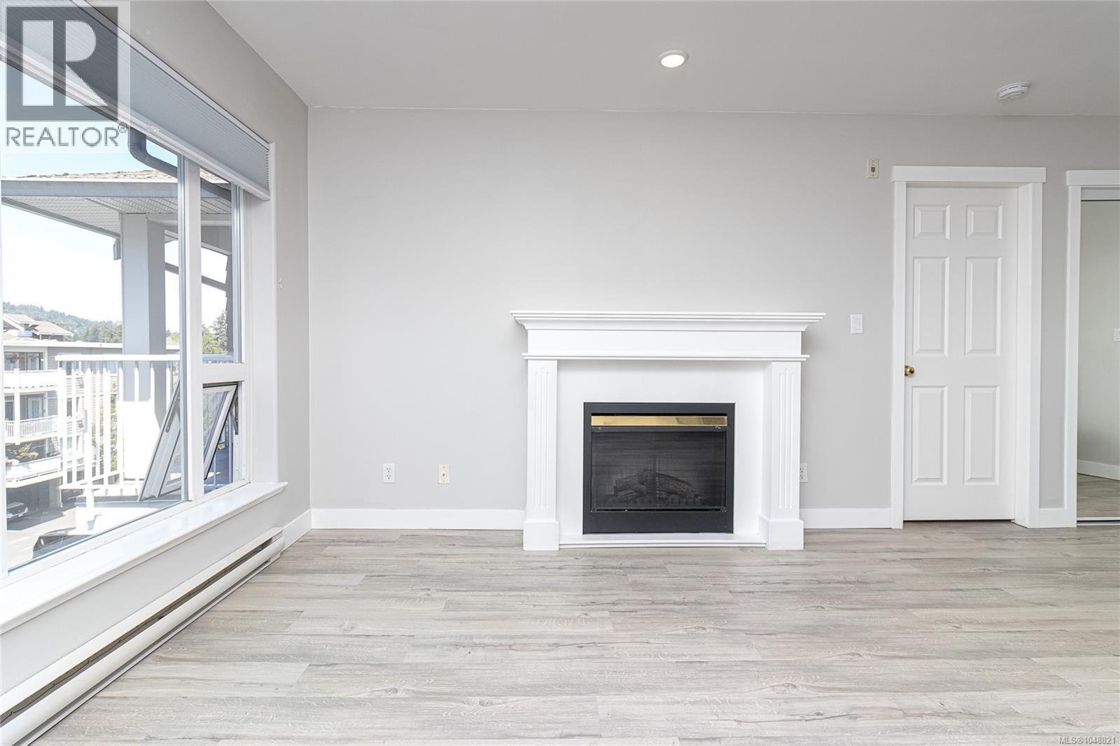 401 893 Hockley Ave Property Photo 12