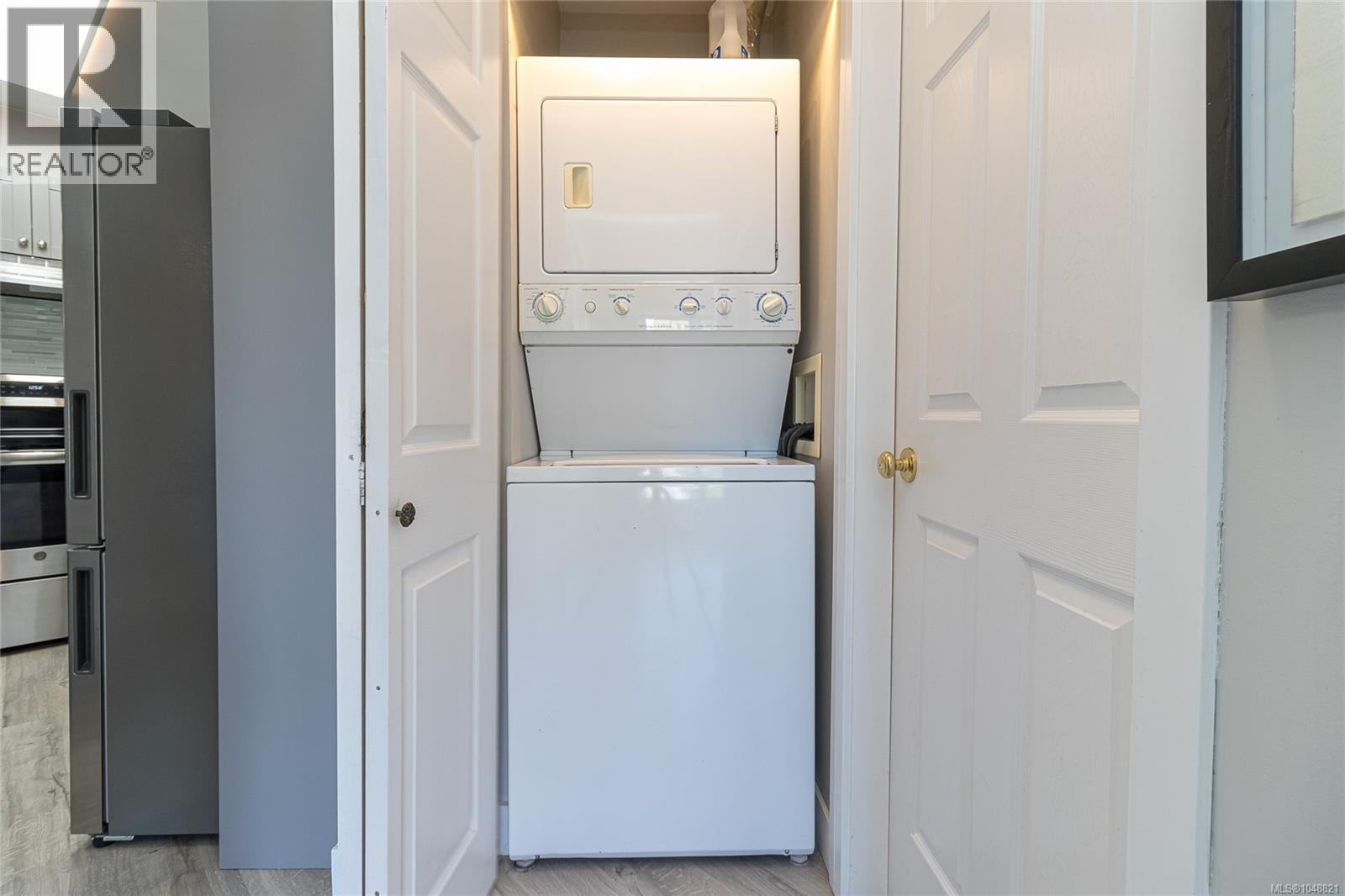 401 893 Hockley Ave Property Photo 23