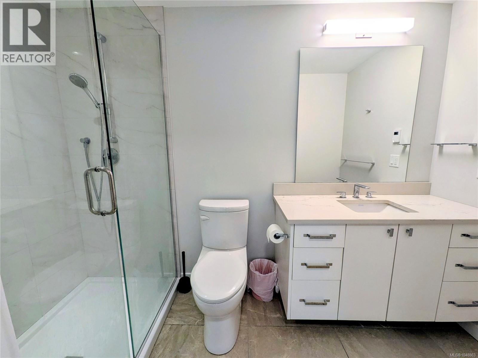 107 4030 Shelbourne St Property Photo 10