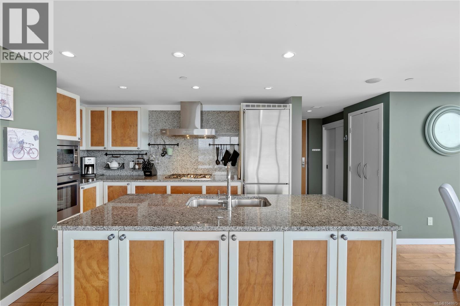 1506 707 Courtney St Property Photo 6