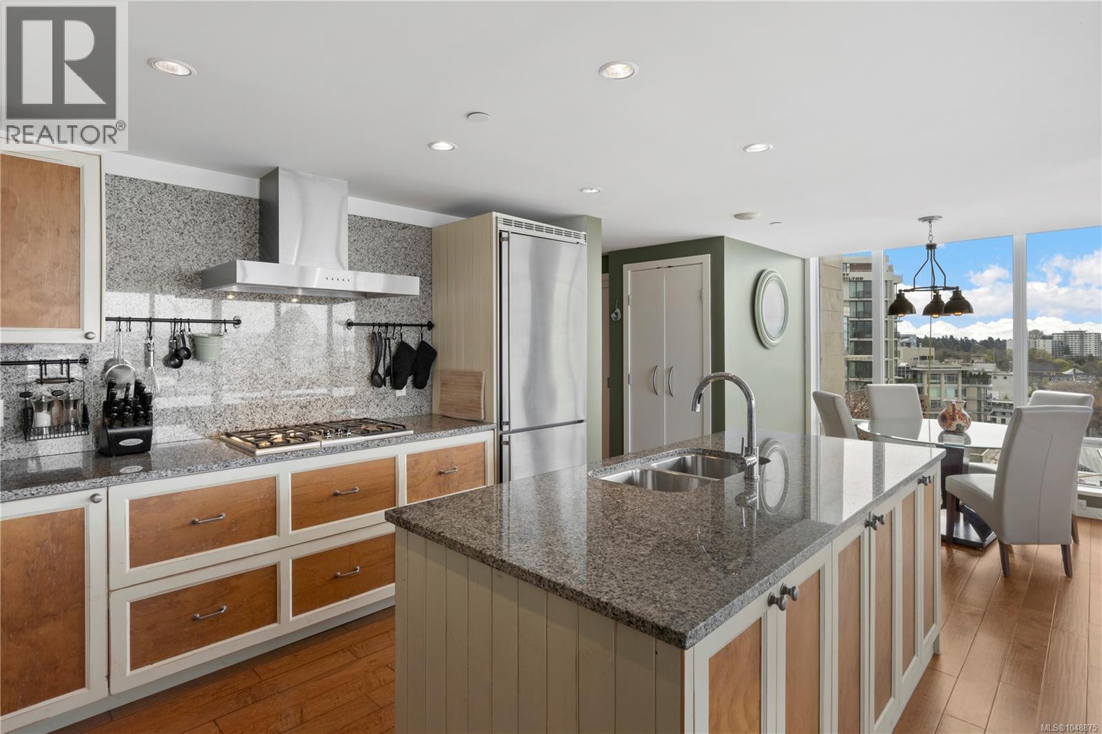 1506 707 Courtney St Property Photo 7