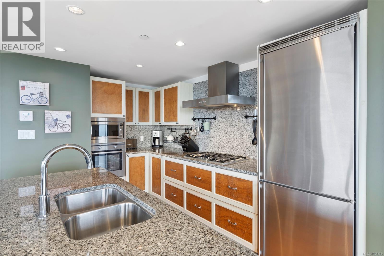1506 707 Courtney St Property Photo 8