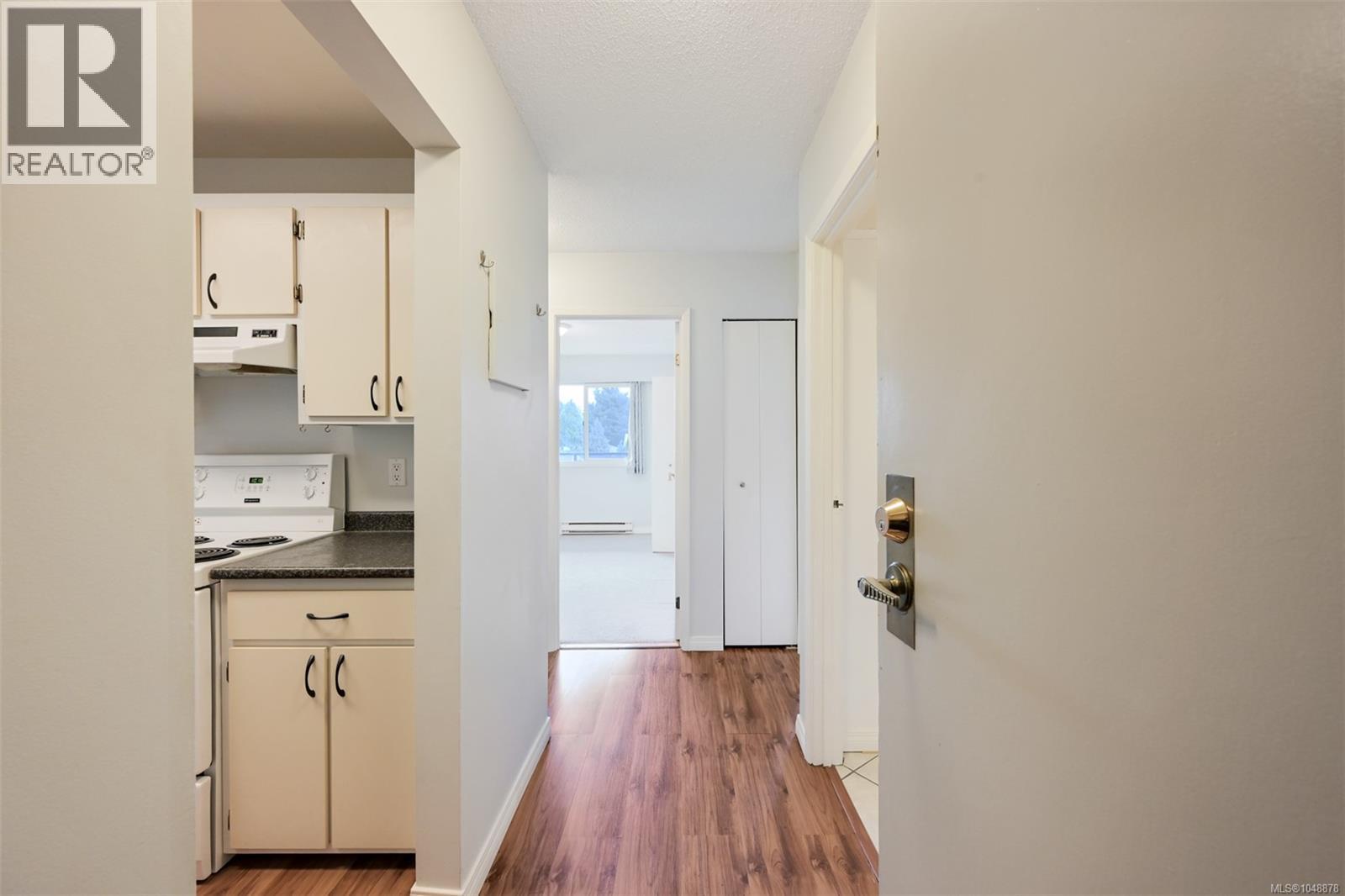 403 859 Carrie St Property Photo 4