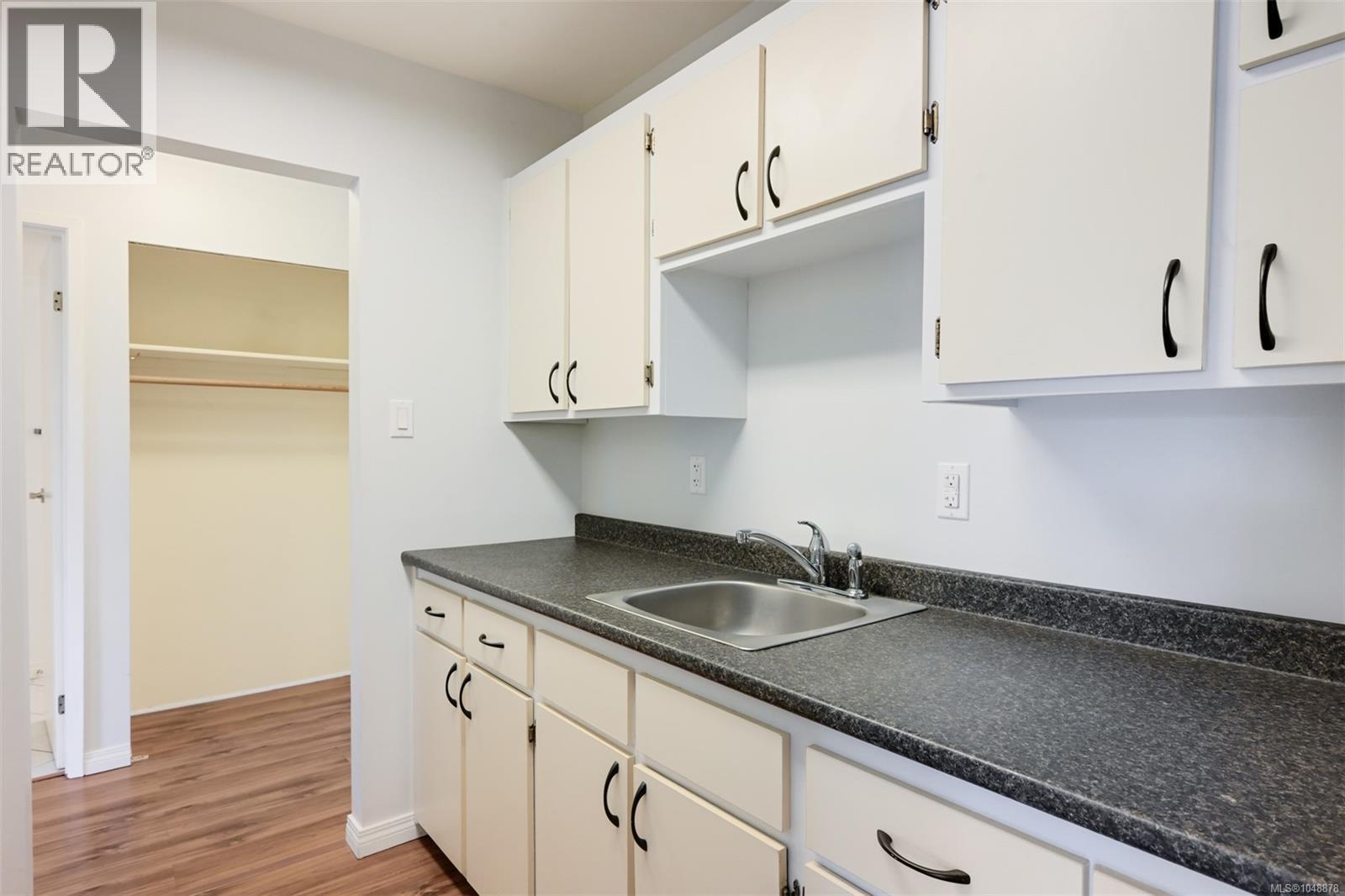403 859 Carrie St Property Photo 15