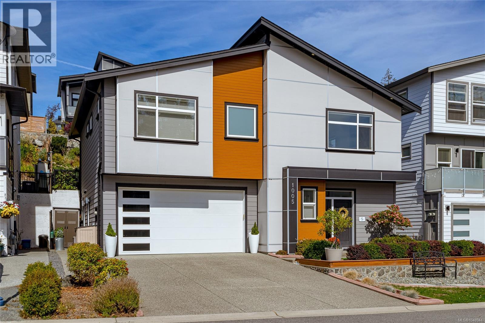 1005 Golden Spire Cres Property Photo 2