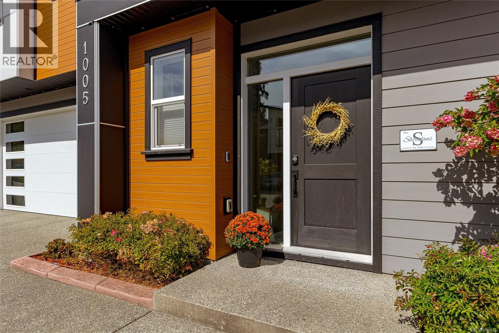 1005 Golden Spire Cres Property Photo 4