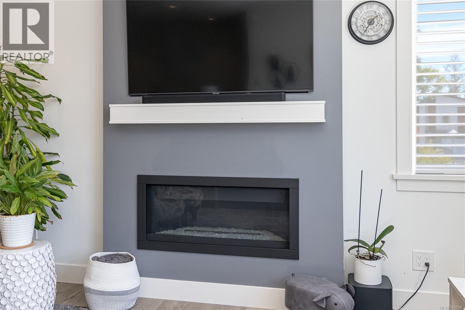 1005 Golden Spire Cres Property Photo 9