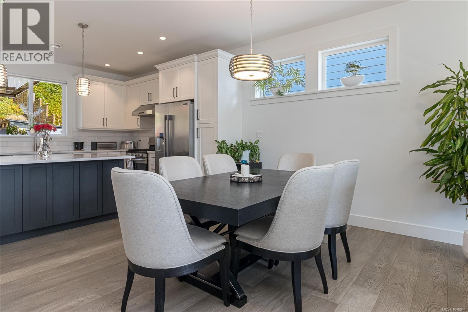1005 Golden Spire Cres Property Photo 11