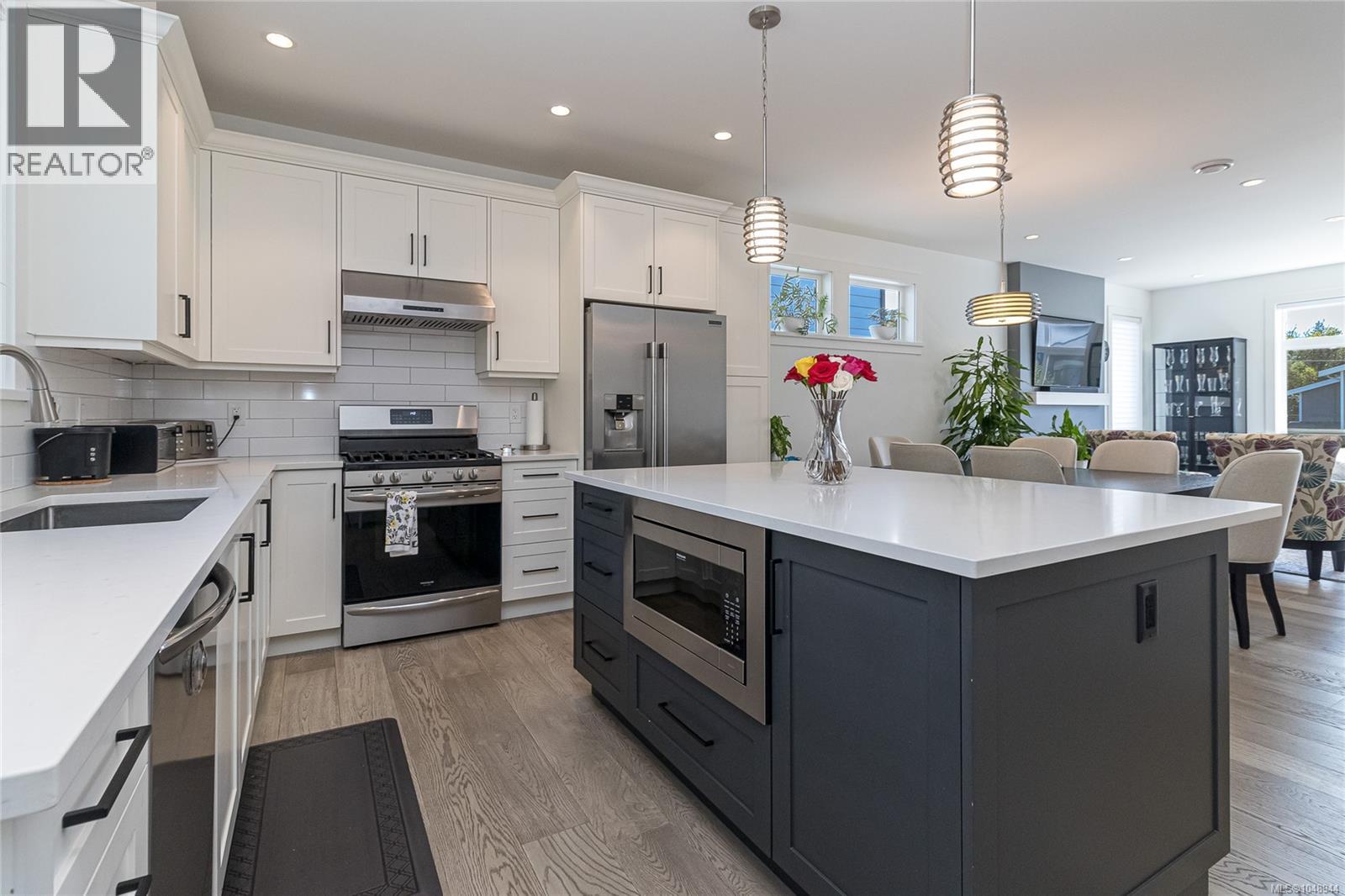 1005 Golden Spire Cres Property Photo 15