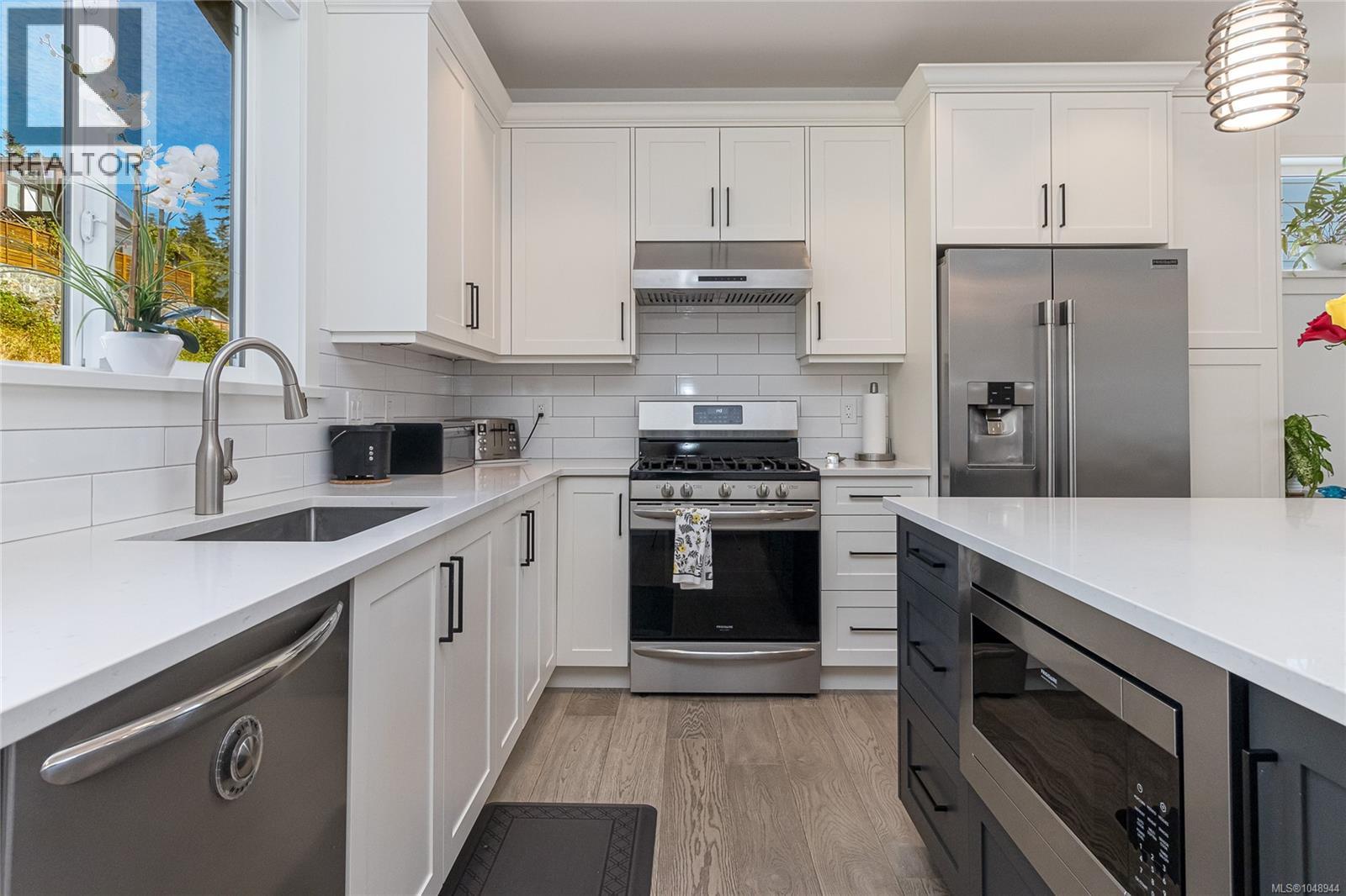 1005 Golden Spire Cres Property Photo 16