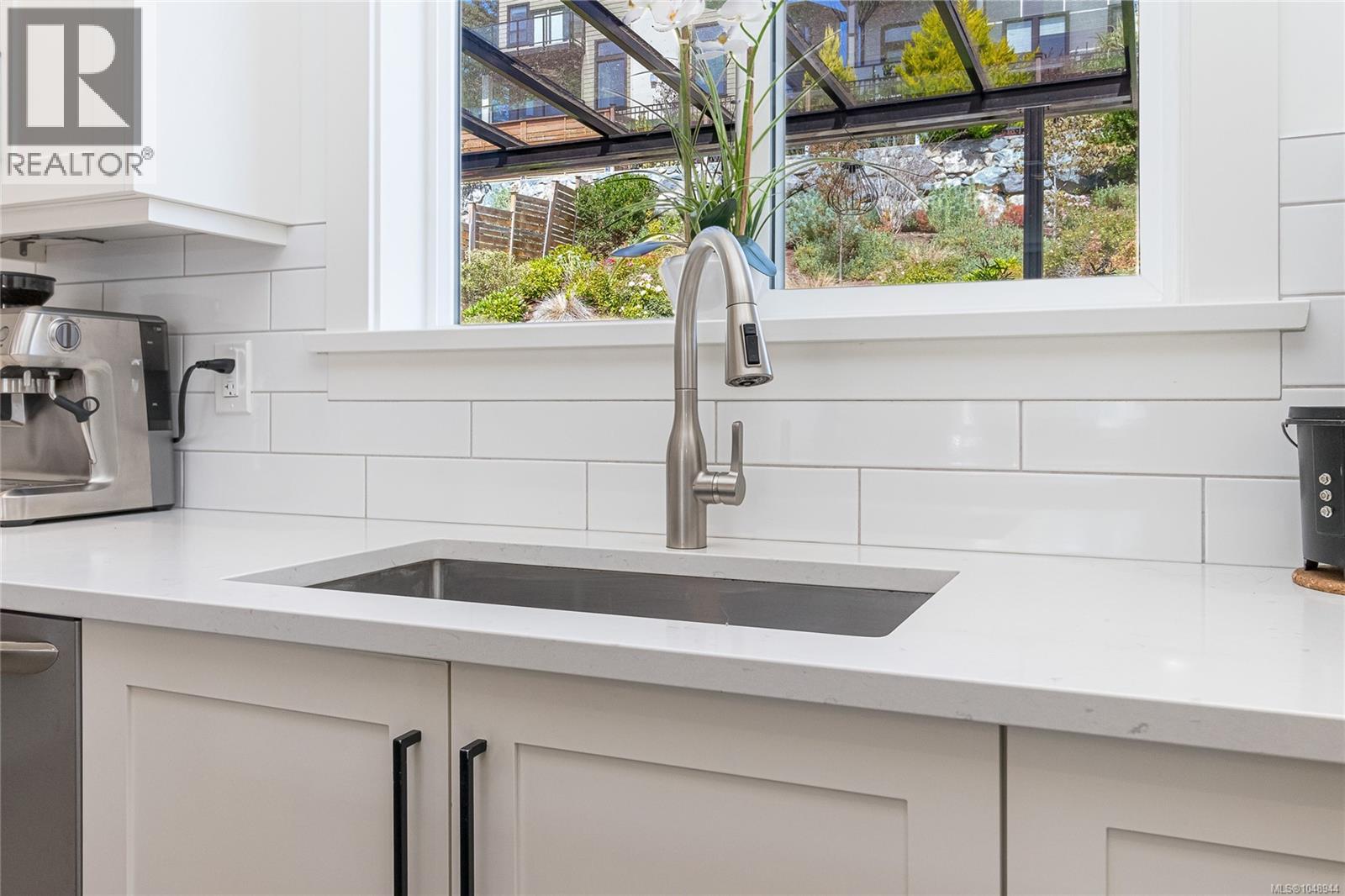 1005 Golden Spire Cres Property Photo 17