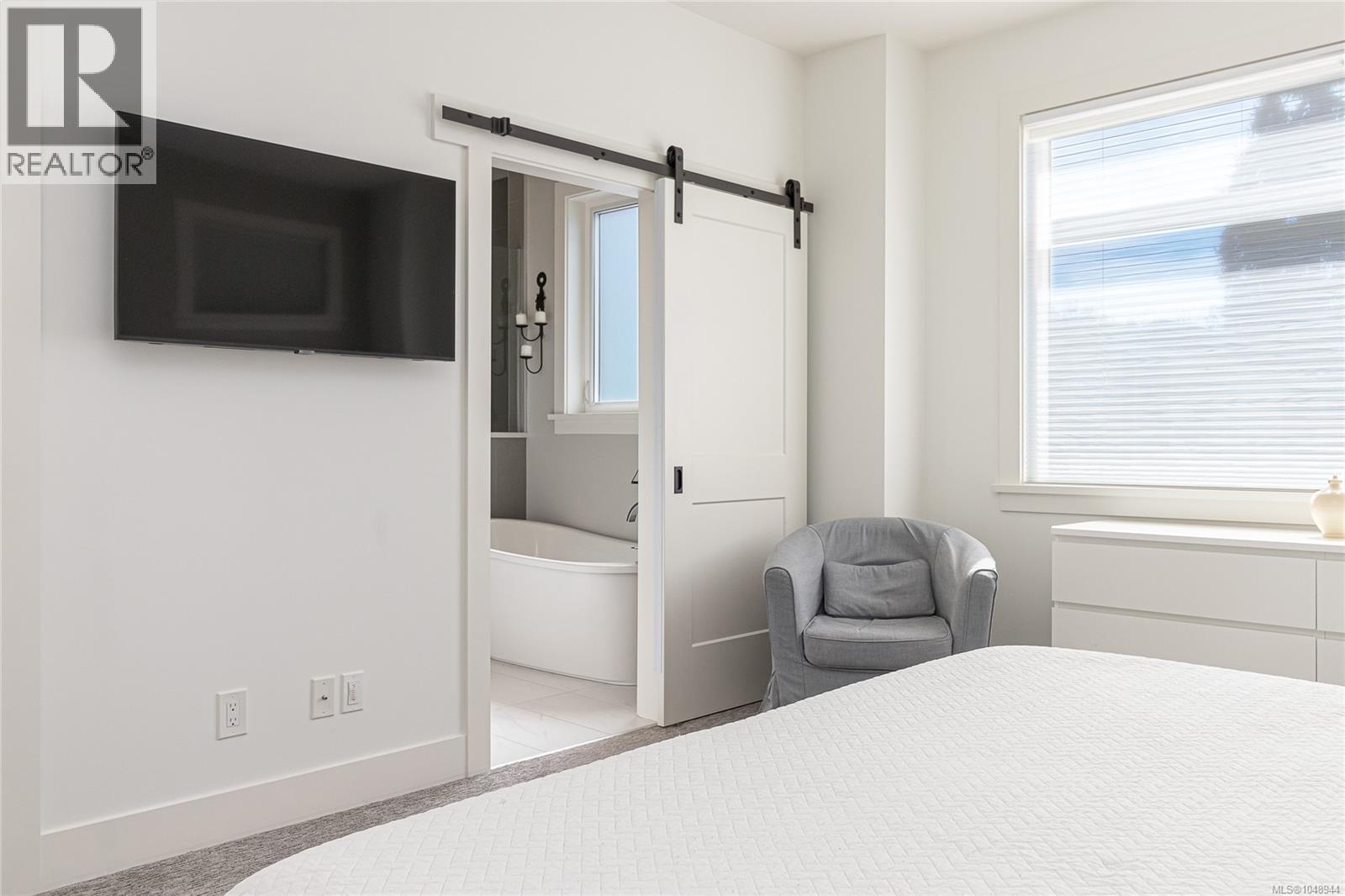 1005 Golden Spire Cres Property Photo 20