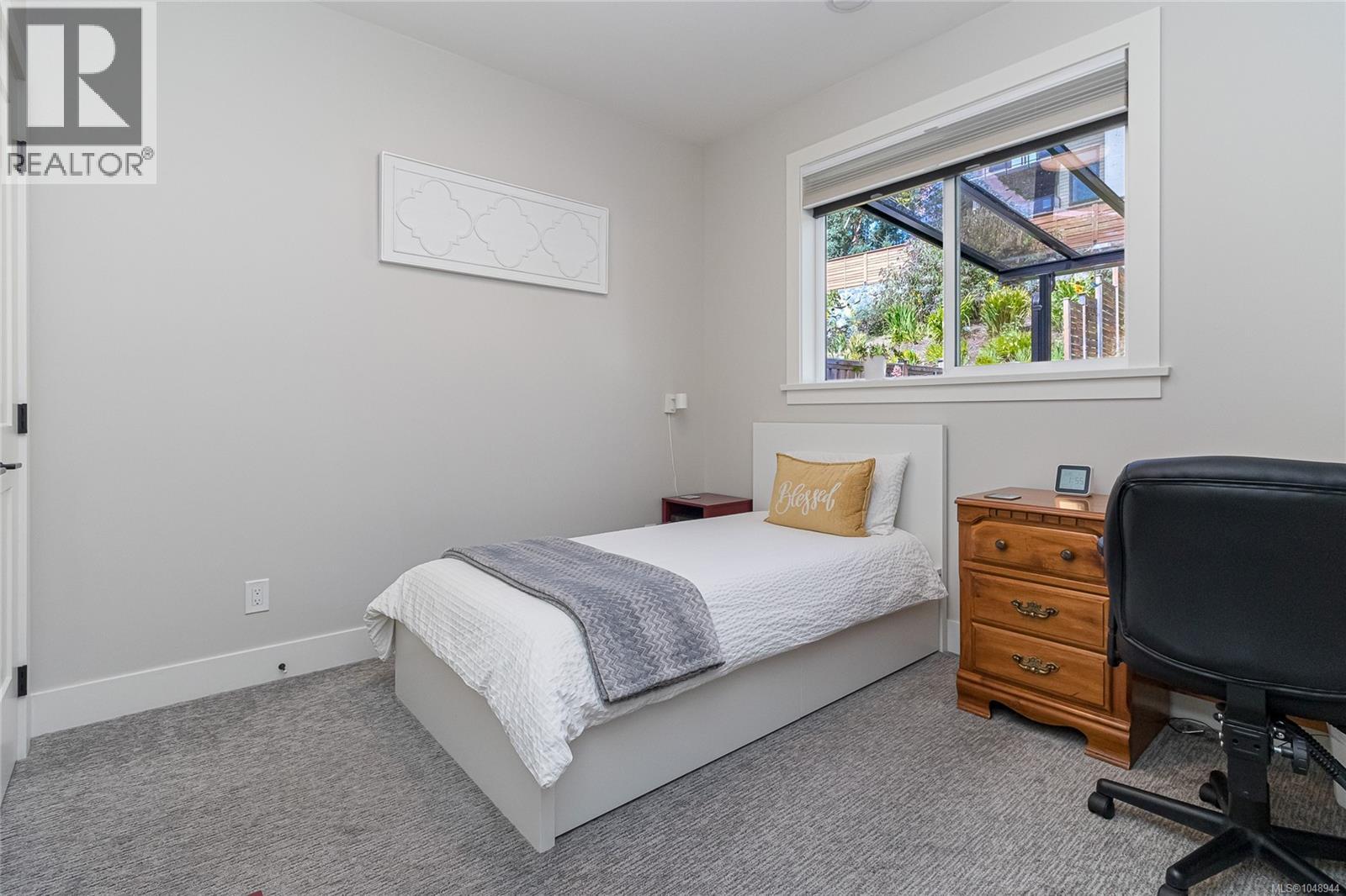 1005 Golden Spire Cres Property Photo 26
